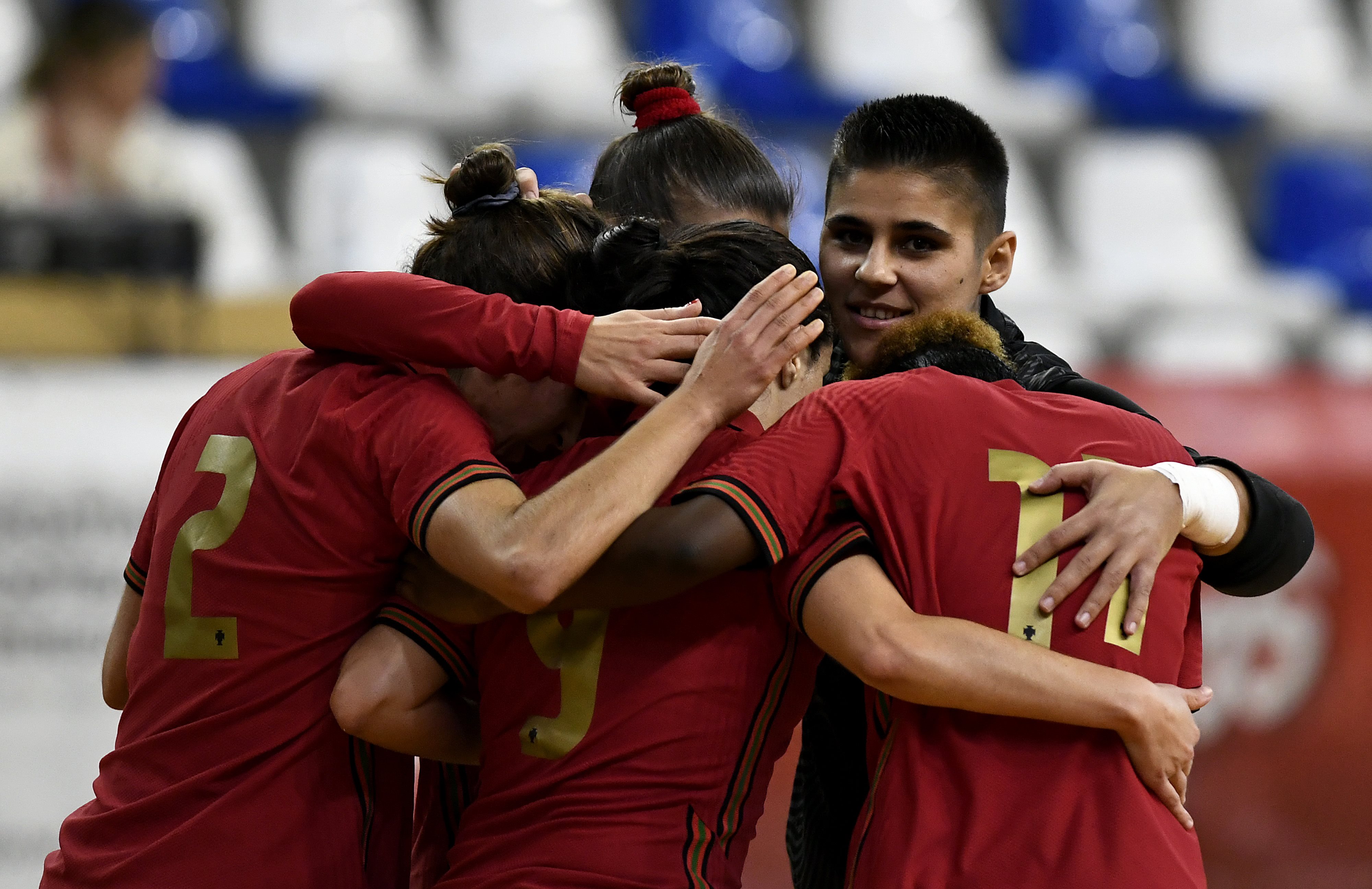 Portugal bate Polónia e fica a um empate do apuramento para a fase