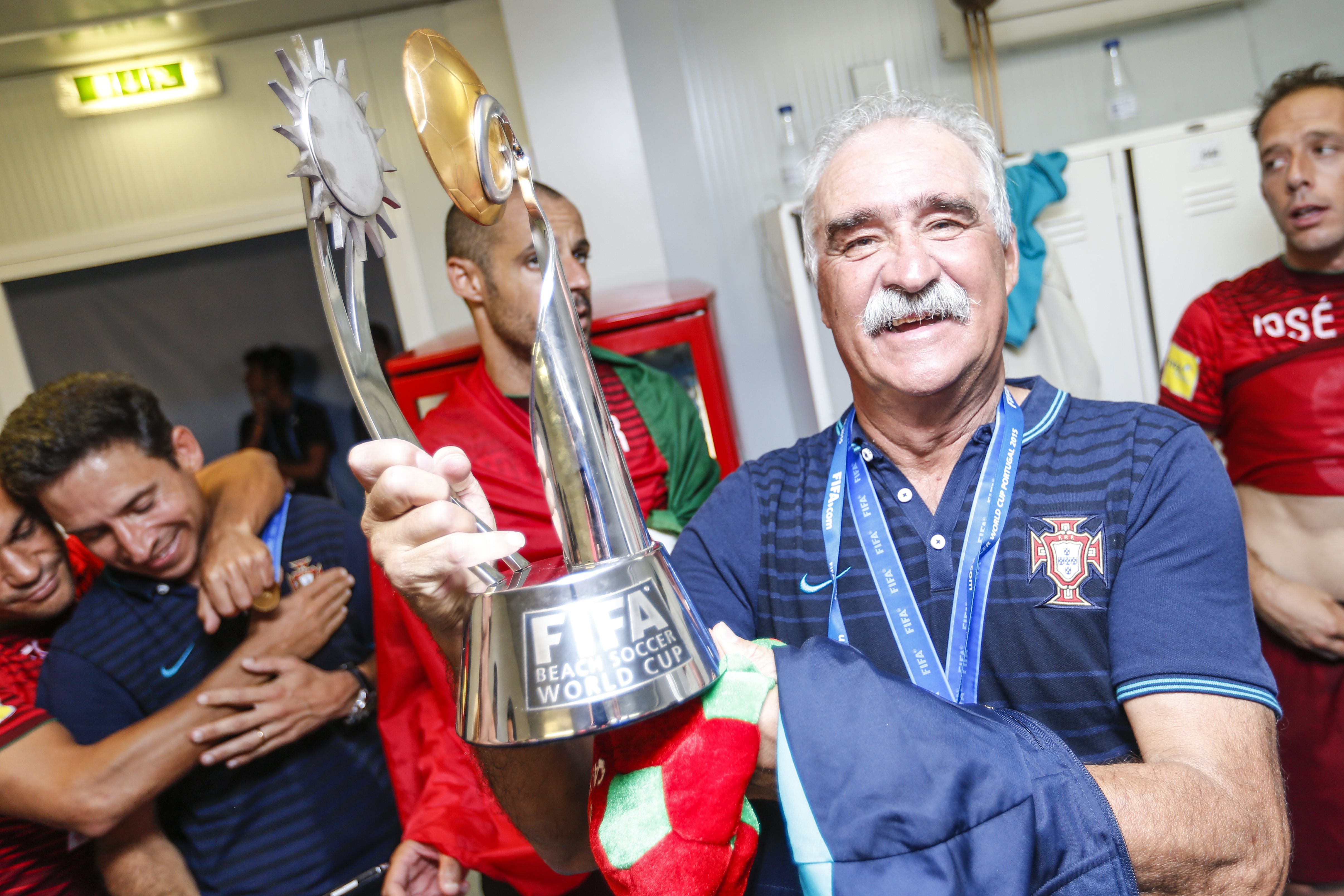 Madjer eleito melhor jogador do mundo de futebol de praia de 2015