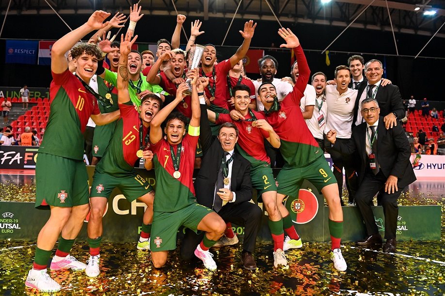 Euro sub-19: quatro portugueses no onze do torneio, três no banco